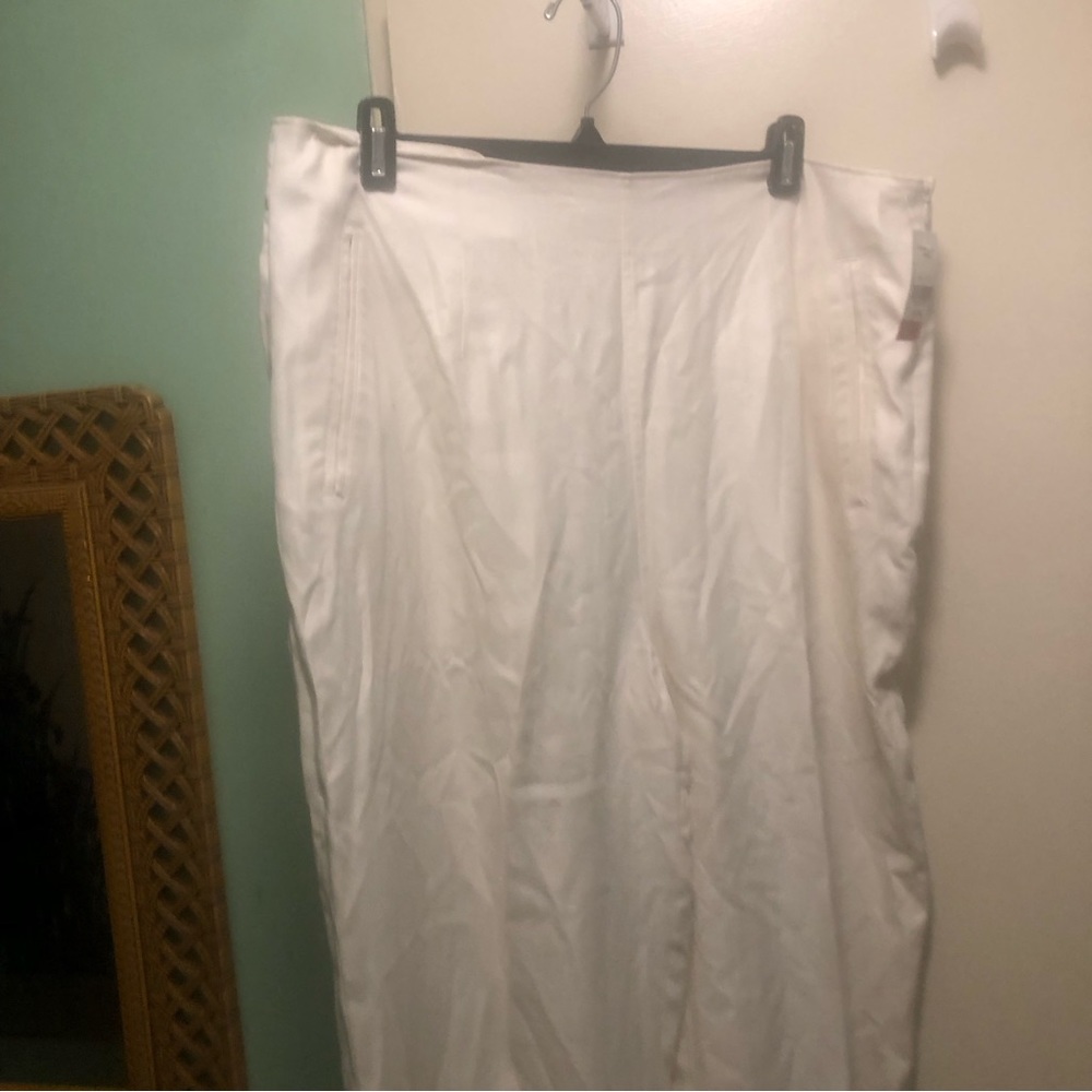 100% Silk white pants, nwt, size